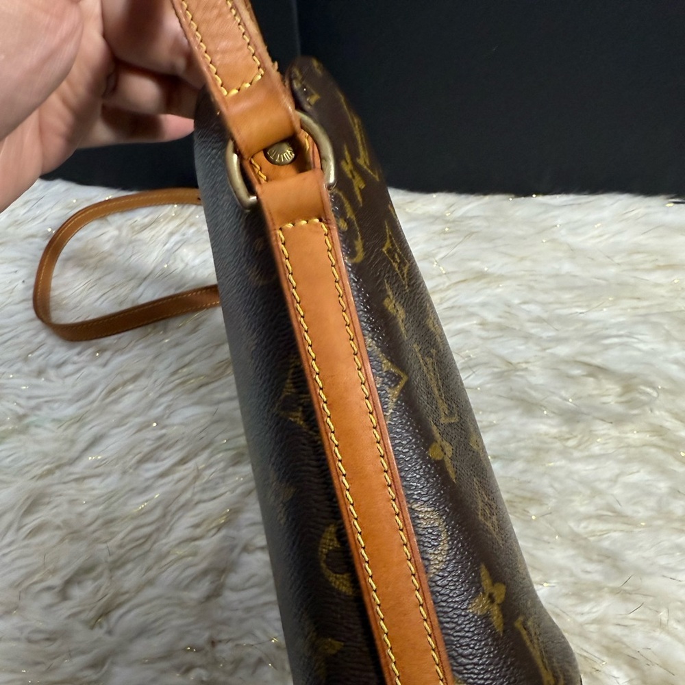 Louis Vuitton Drouot Brown Monogram Crossbody Bag w/Dustbag - Picture 15 of 16